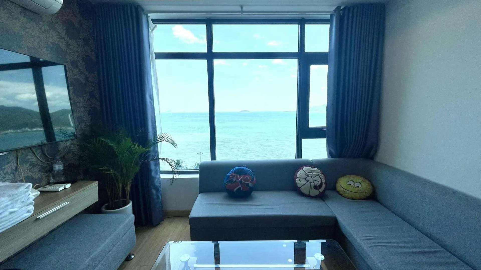 Royal Beachfront Nha Trang Apartment 0*,